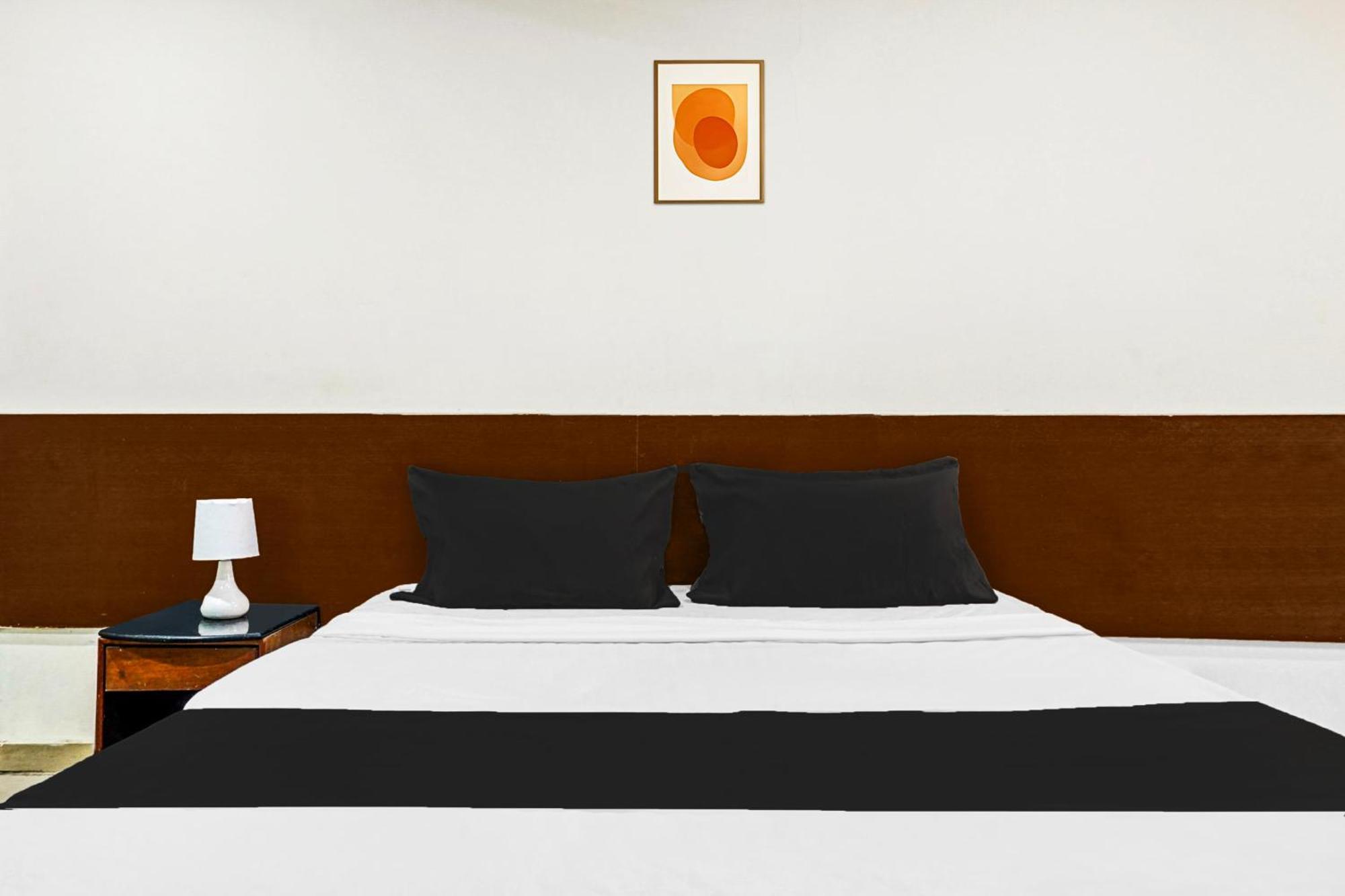 Hotel O Royal Lodge Koregaon Exterior photo