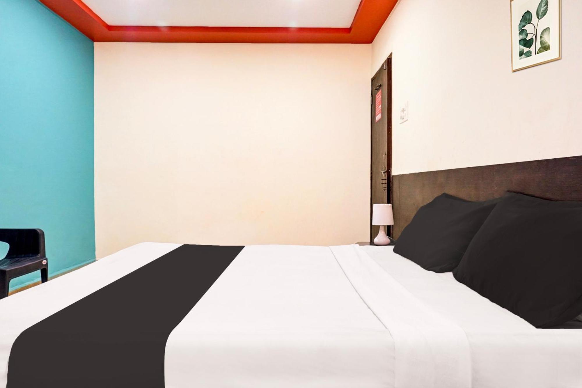Hotel O Royal Lodge Koregaon Exterior photo