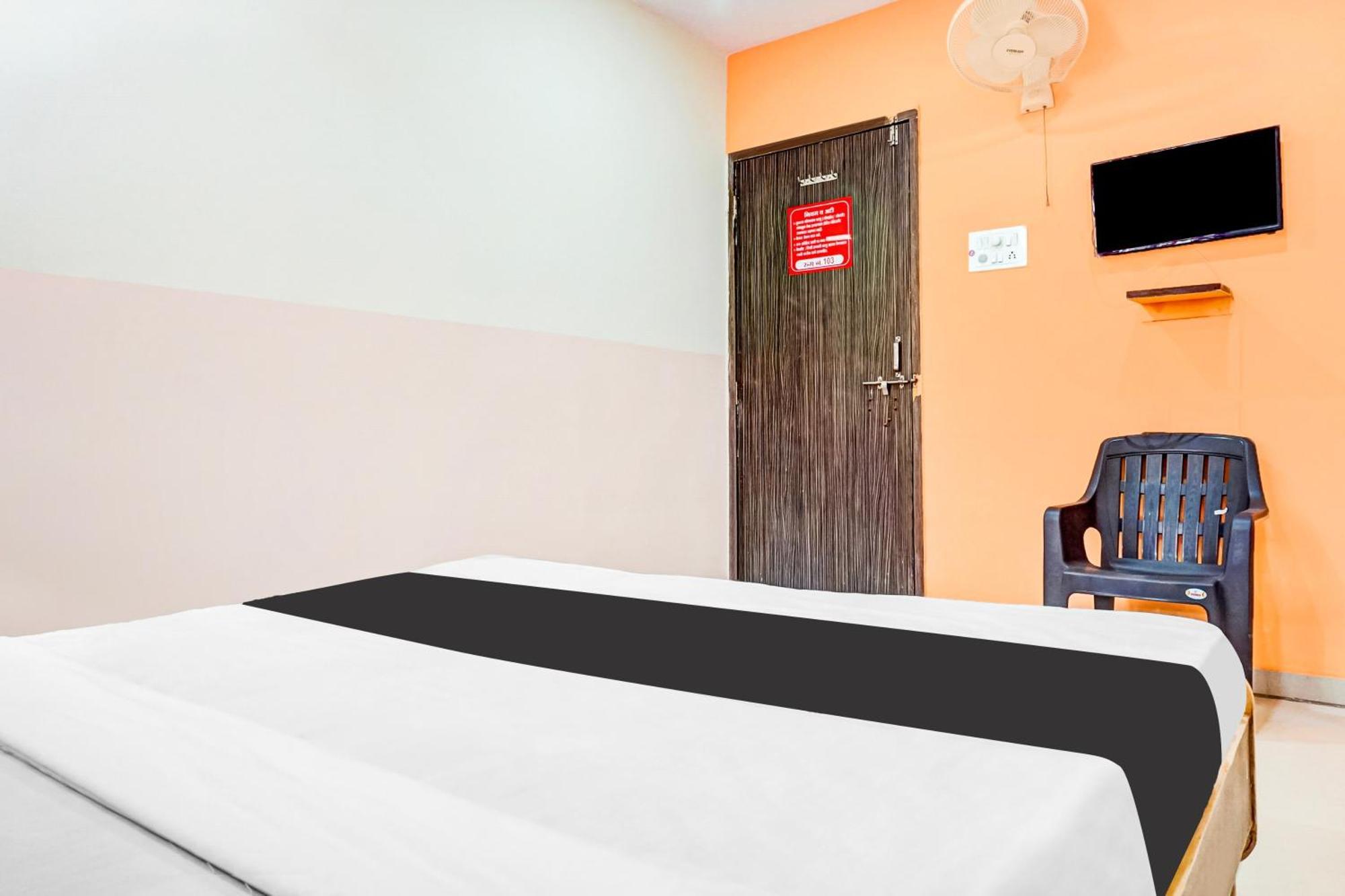 Hotel O Royal Lodge Koregaon Exterior photo