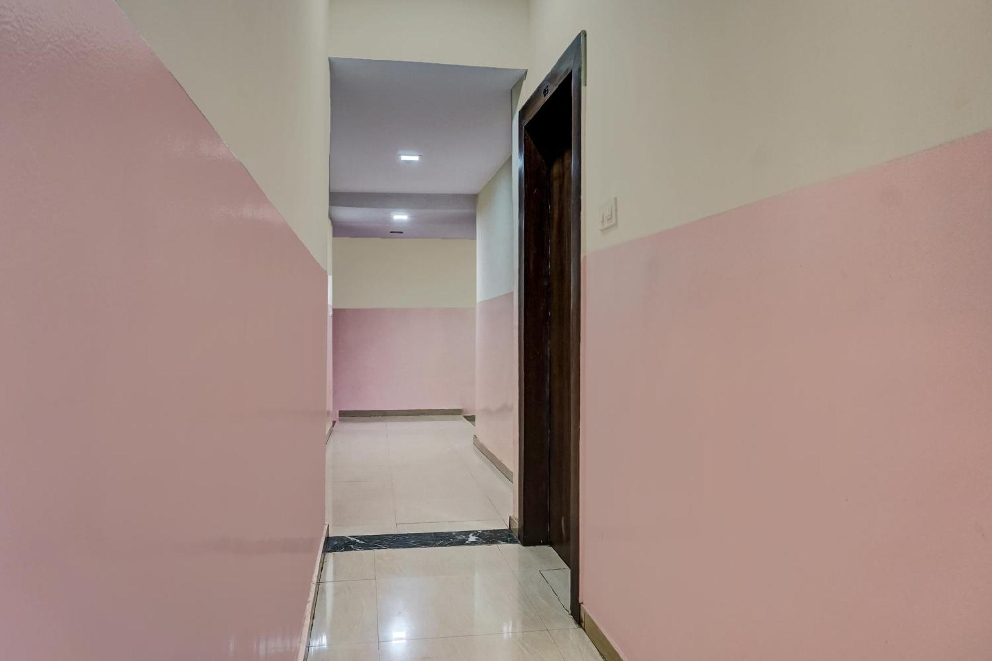 Hotel O Royal Lodge Koregaon Exterior photo