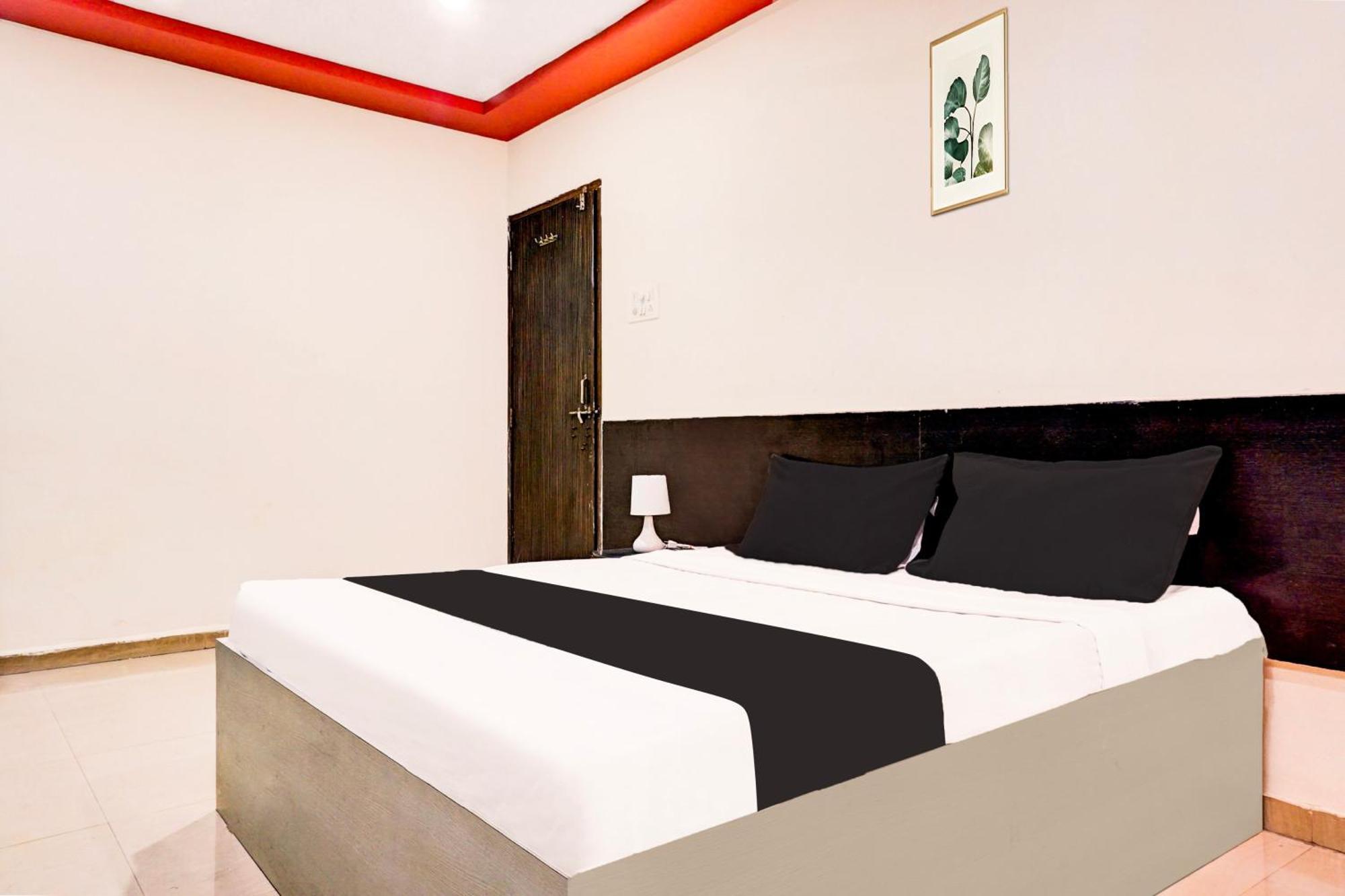 Hotel O Royal Lodge Koregaon Exterior photo